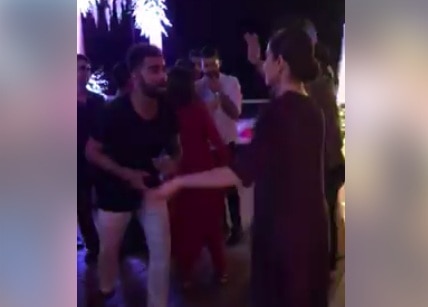 Virat And Anushka Dance In Yuvraj Singh Wedding Party VIDEO: युवराज सिंहच्या पार्टीत विराट-अनुष्काचे ठुमके!