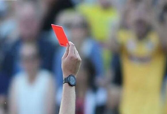 आता क्रिकेटमध्येही रेड कार्ड आणण्याची तयारी! Cricket To Introduce Red Cards आता क्रिकेटमध्येही रेड कार्ड आणण्याची तयारी!