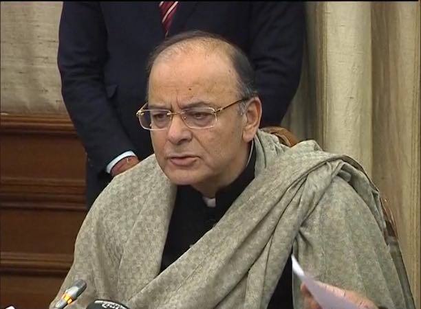 Govt Announced Discounts On Online Transaction For Cashless India टोल ते रेल्वे ऑनलाईन सूट, कॅशलेस इंडियासाठी मोठी घोषणा