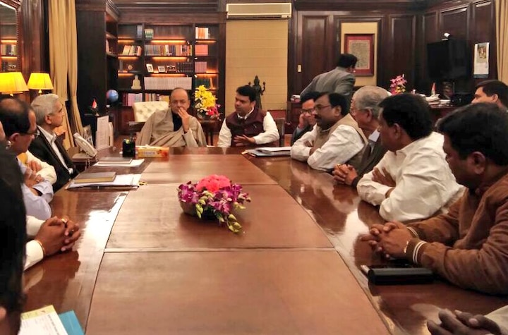 All Party Delegation Led By Cm Fadanvis Meets Fm Arun Jaitly At New Delhi To Solve The Issue Of Dist Coop Banks जिल्हा बँकांवरील निर्बंध उठवण्याबाबत केंद्रीय अर्थमंत्री सकारात्मक : मुख्यमंत्री