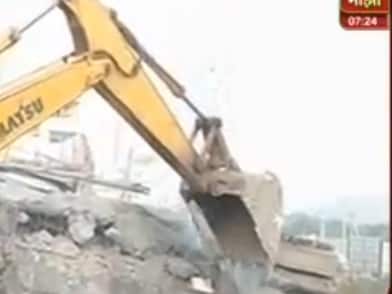 हैदराबादमध्ये इमारत कोसळली, एका महिलेचा मृत्यू Building Collapses In Hyderabad One Death हैदराबादमध्ये इमारत कोसळली, एका महिलेचा मृत्यू