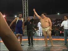 महाराष्ट्राच्या मल्लांची सुमो पैलवानाशी टक्कर!