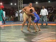 महाराष्ट्राच्या मल्लांची सुमो पैलवानाशी टक्कर!