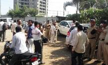 सोलापुरात एटीएमच्या रांगेत भरधाव कार घुसली