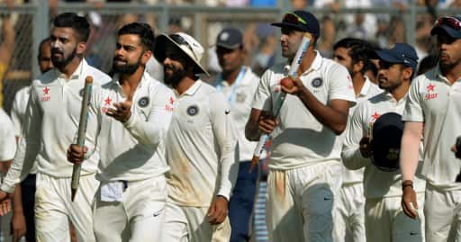 टीम इंडियाचा कसोटी कर्णधार विराट कोहलीची शानदार द्विशतकी खेळी आणि आर. आश्विनच्या फिरकीच्या जोरावर भारताने इंग्लंडविरुद्धच्या मंबईतील वानखेडेवरील चौथ्या कसोटी सामन्यात 36 धावा आणि डावाने विजय मिळवला. भारताने या विजयासोबतच तब्बल 43 वर्षांनंतर 5 कसोटी सामन्यांची मालिका जिंकली आहे.