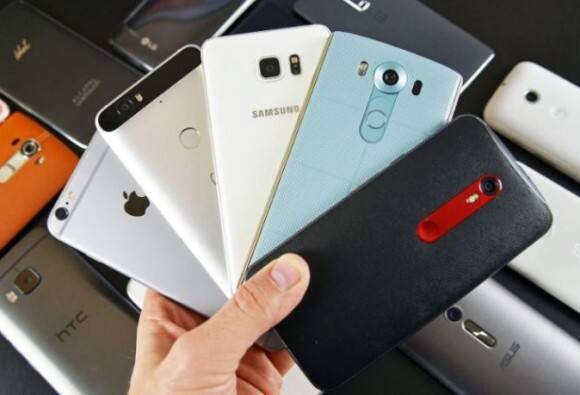 जर तुमच्या स्मार्टफोनमध्ये हे चार अॅप असतील तर ते तातडीने डिलीट करा, असा मेसेज सध्या व्हायरल होत आहे. महत्त्वाचं म्हणजे केंद्रीय गृहमंत्रालयानेच याबाबत अलर्ट जारी करुन, हे अॅप त्वरित हटवण्याचे निर्देश दिले आहेत. या अॅपद्वारे पाकिस्तानी यंत्रणा हेरगिरी करत असल्याचं समोर आलं आहे.