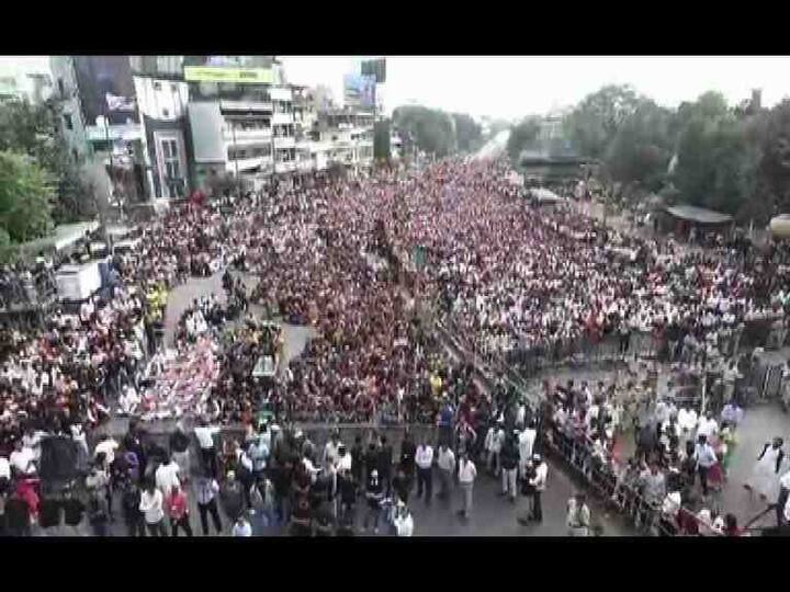 नागपुरातील सकल मराठा कुणबी क्रांती मूक मोर्चाला मोठ्या प्रमाणावर नागरिकांनी हजेरी लावली.