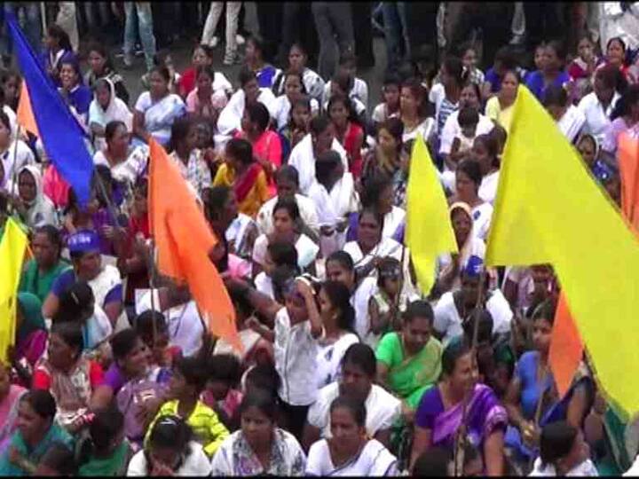 ऐतिहासिक दसरा चौकातून सकाळी 11 वाजता मोर्चाला सुरुवात झाली आणि मुख्य रस्त्यांवरुन जिल्हाधिकारी कार्यालयात मोर्चा धडकला. जिल्हाधिकाऱ्यांना निवेदन देऊन मोर्चाची सांगता झाली.