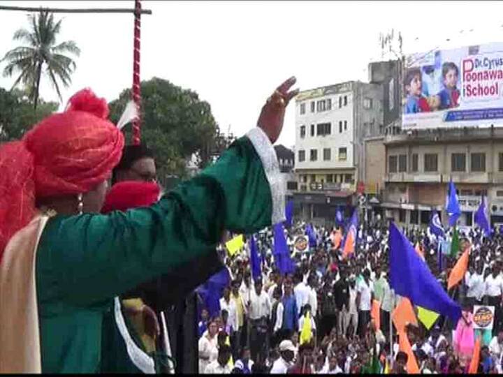 या मोर्चात निळे, पिवळे आणि हिरवे झेंडे घेऊन तरुणाई मोठ्या प्रमाणात सहभागी झाली होती. 288 बहुजन संघटनांनी या मोर्चाला पाठिंबा दिला.