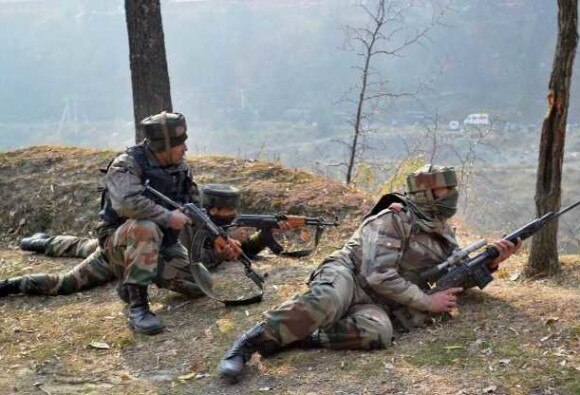 Firing Between Security Forces And Militants In Pulwama जम्मू-काश्मीर: पुलवामामध्ये जवान आणि दहशतवाद्यांमध्ये चकमक सुरु