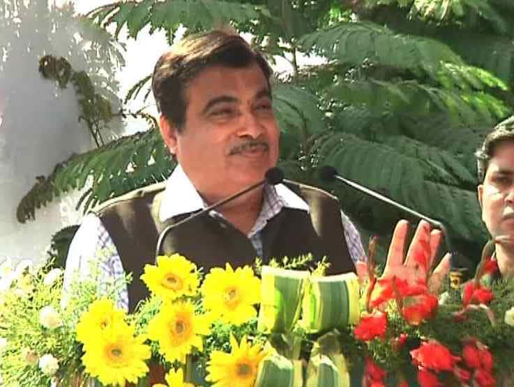 अधिकाऱ्यांच्या कामचुकारपणामुळे प्रकल्प प्रलंबित राहतात : गडकरी Nitin Gadkari Hear To Officers In Nagpur Water Recycle Preject Inauguration अधिकाऱ्यांच्या कामचुकारपणामुळे प्रकल्प प्रलंबित राहतात : गडकरी