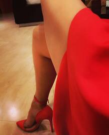 सनीने इन्स्टावर पोस्ट केलेल्या फोटोंवरुन सोशल मीडियावर चर्चा