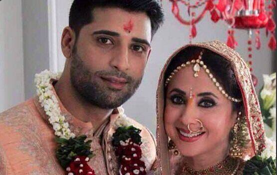 बॉलिवूड अभिनेत्री उर्मिला मातोंडकरही यावर्षी काश्मीरमधील उद्योगपती मोहसिन अख्तर यांच्यासोबत विवाहबंधनात अडकली. 42 वर्षांच्या उर्मिलाने स्वतःपेक्षा 9 वर्षांनी लहान असलेल्या मुलाशी विवाह केला.