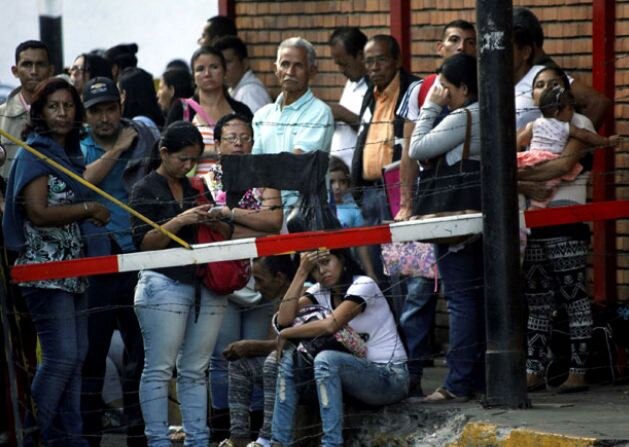 Venezuela Government Withdraws Demonetization After Chaos And Violence व्हेनेझुएलात नोटाबंदीने हाहाकार, आठवड्याभरात निर्णय मागे