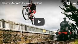 VIDEO: डॅनी मॅकस्किलचं खतरनाक सायकलिंग