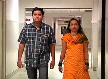 वडिलांची प्रकृती खालावल्यानंतर पुण्यात रुग्णालयातच लग्न