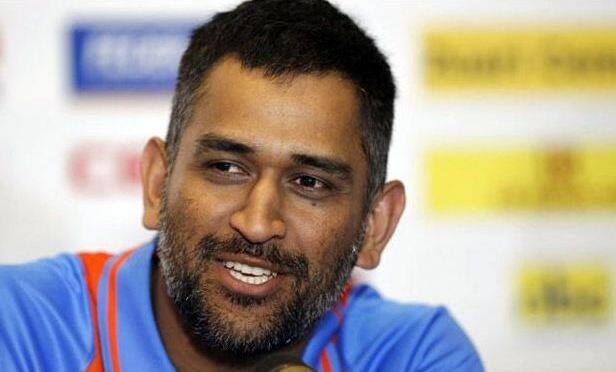 महेंद्रसिंह धोनी : कोहली आणि जाडेजाप्रमाणेच भारताच्या वन डे संघाचा कर्णधार महेंद्रसिंग धोनीलाही दाढी शोभून दिसते. धोनीचा अनुभव आणि टीममधलं स्थान त्याच्या दाढीमुळं अधिक उठून दिसतं.