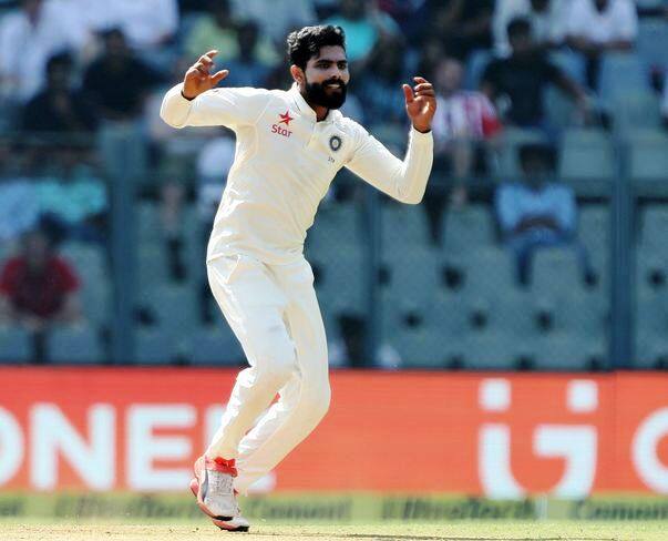 रवींद्र जाडेजा : इंग्लंडविरुद्धची कसोटी गाजवणारा भारताचा अष्टपैलू रवींद्र जाडेजाही फॉर्म आणि स्टाईलच्या बाबतीत विराटला टक्कर देतोय. जाडेजा पिळदार मिशांसोबत अलीकडे दाढी वाढवू लागलाय. दाढी म्हणजे माझ्यासाठी आणि टीम इंडियासाठी लकी चार्म ठरल्याचं जाडेजानं गंमतीनं म्हटलंही होतं.