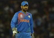 महेंद्रसिंह धोनीच्या क्रिकेट कारकीर्दीवर एक नजर