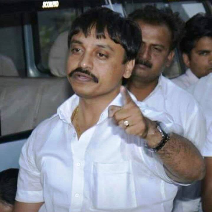 1.35 कोटींच्या बनावट नोटा, राष्ट्रवादीच्या पदाधिकाऱ्यासह 11 अटकेत 11 Arrested Including Ncp Officials With Fake Currency 1.35 कोटींच्या बनावट नोटा, राष्ट्रवादीच्या पदाधिकाऱ्यासह 11 अटकेत