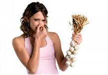 ... म्हणून लसूण खाल्ल्यानंतर तोंडातून दुर्गंधी येते 