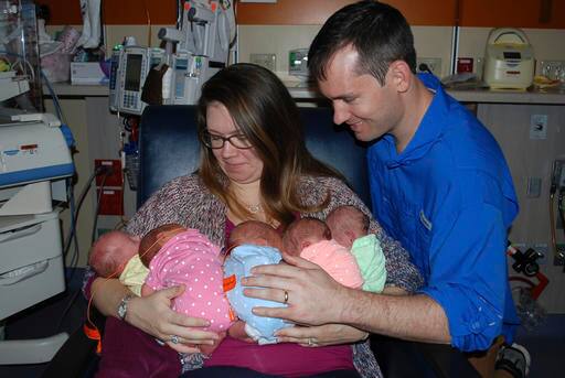 सुरुवातीला पाचही चिमुकल्यांना श्वास घेण्यासाठी त्रास होत असल्यामुळे व्हेंटिलेटरवर ठेवण्यात आलं होतं. मात्र आता त्यांची प्रकृती ठिक असल्याचं रुग्णालयानं सांगितलं आहे.