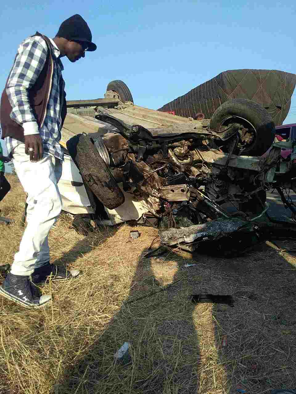 या अपघातात चार जणांचा मृत्यू झाला. 