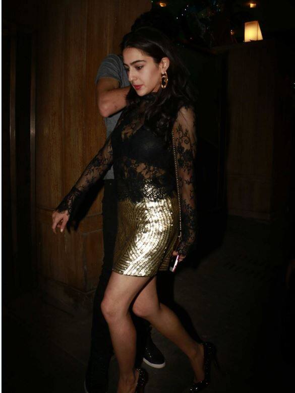 पाहूया करिनाच्या पार्टीला हजेरी लावणाऱ्यांचे खास फोटो.....