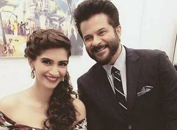 अनिल यांच्या बर्थ डे पार्टीत भाऊ संजय कपूर, मुलगी सोनम कपूर, रिया कपूर, अर्जुन कपूर, वरुण धवन आणि मोहित मारवाह यांच्यासह अनेक बॉलिवूड कलाकार उपस्थित होते. 