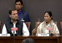 नोटाबंदीमुळे गरिबांचा पैसा श्रीमंतांच्या हातात, ममता बॅनर्जी कडाडल्या