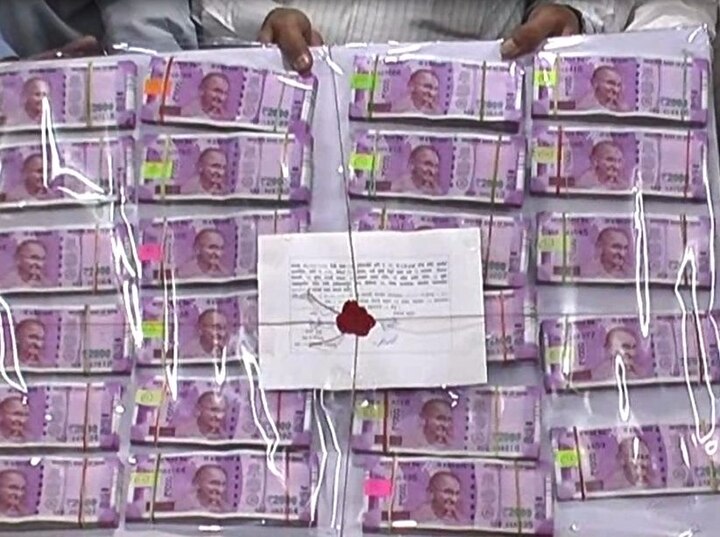 45 Lakh Rupees New Notes Found In Navi Mumbai नवी मुंबईत तब्बल 45 लाखांच्या नव्या नोटा जप्त