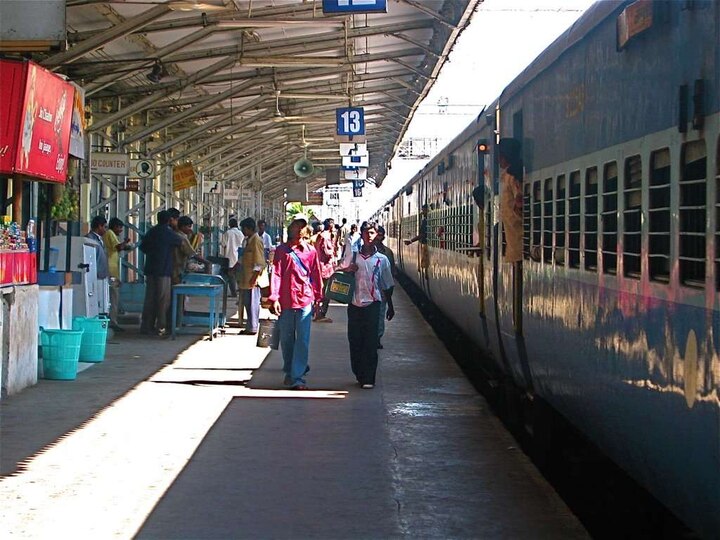 The Railways Are Weighing A Proposal To Rent Out Less Busy Stations For Holding Wedding Functions आता रेल्वे प्लॅटफॉर्मवर 'शुभमंगल सावधान'?