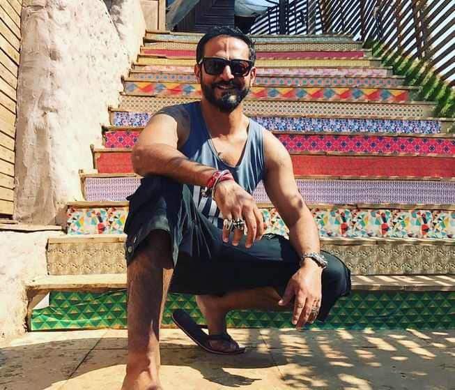 निखिल चिनापा : ‘गॉडफादर ऑफ डान्स म्युझिक’ आणि MTV वरील ‘रोडीज’ आणि ‘स्प्लिट्स व्हिला’चा अँकर निखील चिनापाने सर्वात आधी सनबर्न फेस्टिव्हलचं आयोजन केलं होतं.