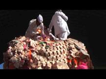 साताऱ्यातील सेवागिरी महाराज रथोत्सवात नव्या नोटांचा खच