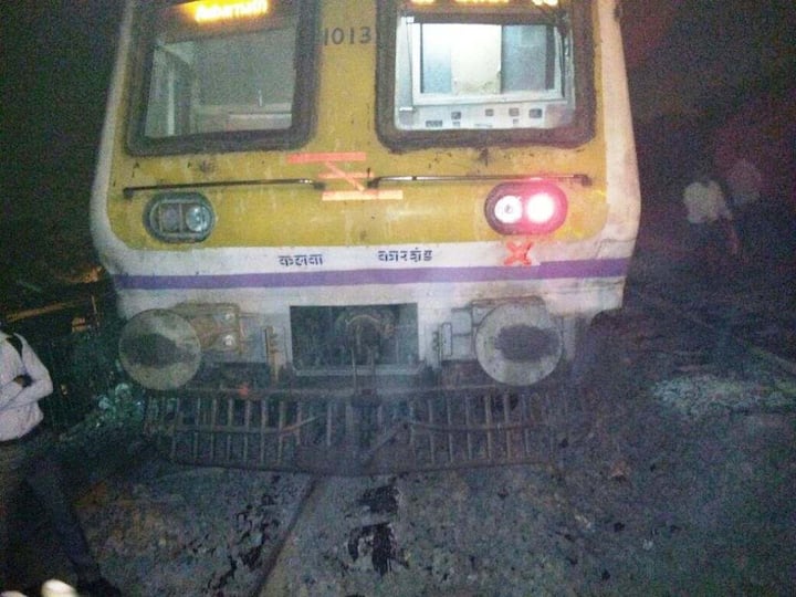 ऐन गर्दीच्या वेळी मध्य रेल्वेच्या प्रवाशांचा खोळंबा झाला आहे. कुर्ला – अंबरनाथ लोकलचे 5 डब्बे रुळावरुन घसरले.