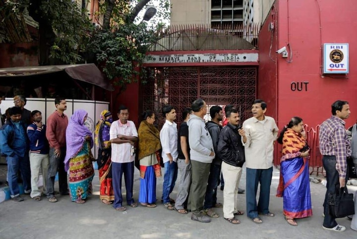 There Is No Money In Atm After Sunday Holiday ATM पुन्हा 'कॅशलेस', मुंबईसह राज्यभरात खडखडाट