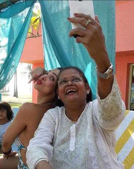 मलायकाने हे फोटो आपल्या इंस्टाग्रामवर अपलोड केले आहेत. सध्या मलायका आपल्या कुटुंबासोबत गोव्यात सुट्टी एन्जॉय करीत आहे. 