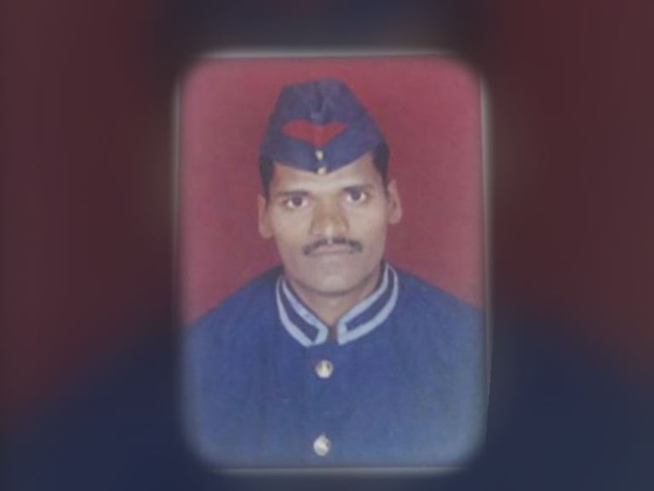 Fire Brigade Soldier Rajendra Bhojne Died Due To Electricity Shocked पक्ष्याला वाचवताना विजेचा धक्का, अग्निशमन दलाचे जवान राजेंद्र भोजने यांचा मृत्यू