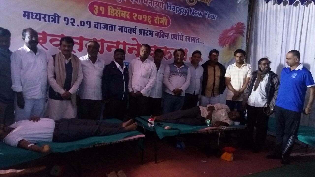 अहमदपूरच्या तरुणांचा आदर्श, रक्तदान करुन नववर्षाचं स्वागत