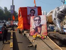 बाळासाहेबांच्या पुतळ्याचं कल्याणमध्ये आगमन 