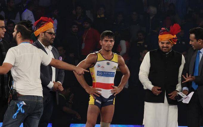 भारतीय कुस्ती महासंघाचे अध्यक्ष ब्रिजभूषण यांच्या साक्षीनं राहुल आवारेनं संदीप तोमरवर मिळवला निर्विवाद विजय. 