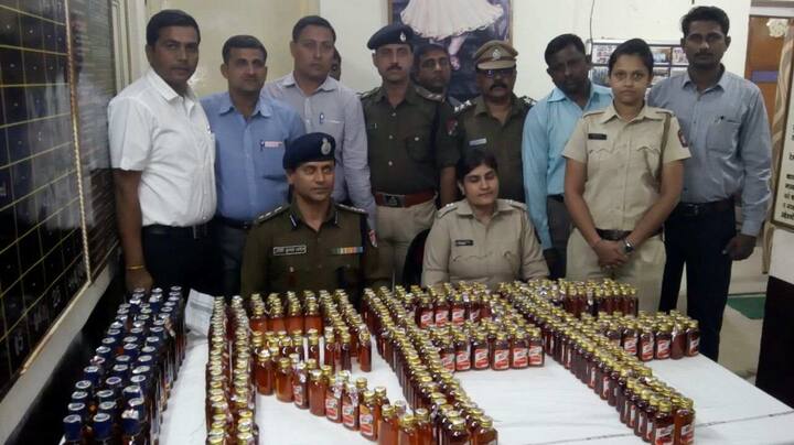 प्लॅटफॉर्म नंबर 2 वर दानापूर एक्स्प्रेसमधून दारुच्या 500 बाटल्या जप्त केल्या आहेत.