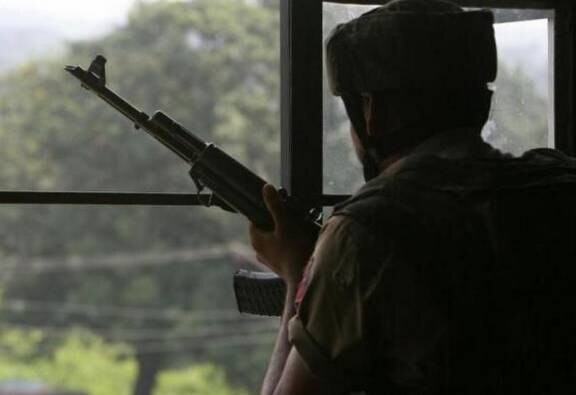 Encounter Breaks Out Between Security Forces Terrorists In Baramullah One Terrorist Killed जम्मू काश्मीरच्या बारामुल्लामध्ये चकमक, एक दहशतवादी ठार