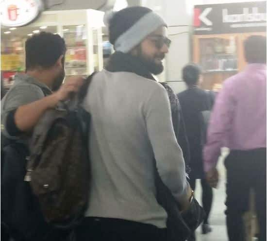 विराट आणि अनुष्का 1 जानेवारी रोजी साखरपुडा करणार असल्याची चर्चा रंगली होती. पण स्वत: विराट कोहलीने या वृत्ताचा इन्कार केला.