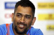 हे तीन विक्रम करणारा धोनी जगातील एकमेव कर्णधार!