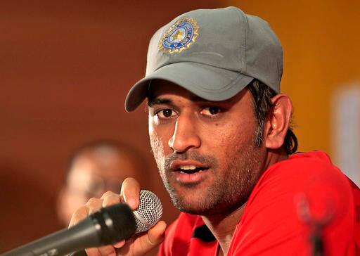 धोनीने 2007 ते 2016 या काळात 199 वन डे सामन्यात भारतीय संघाचं नेतृत्व केलं असून यापैकी 110 सामन्यात विजय मिळवता आला तर 74 सामन्यात पराभवाला सामोरं जावं लागलं. तर त्याने 23 टी ट्वेंटी सामन्यात भारताचं नेतृत्व केलं असून 15 सामन्यात विजय, 7 सामन्यात पराभव स्वीकारावा लागला आणि एक सामना अनिर्णित राहिला. धोनी कसोटीसोबतच वन डे मध्येही यशस्वी कर्णधार समजला जातो. तो एकमेव असा कर्णधार आहे, ज्याने वर्ल्ड कप आणि टी ट्वेंटी वर्ल्ड कप भारताला जिंकून दिला आहे.