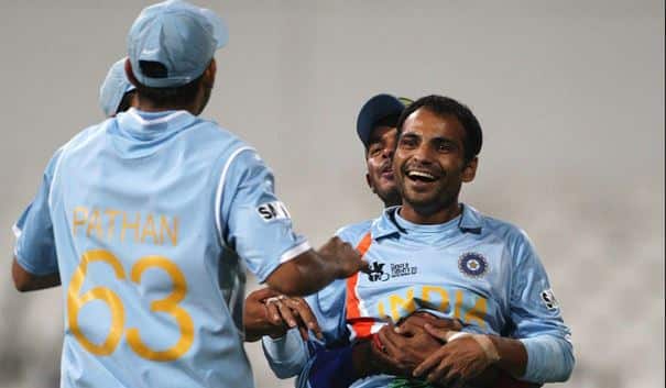 1) जोगिंदर शर्माला हिरो बनवलं - टी ट्वेण्टी विश्वचषक 2007 ची फायनल कोणीही भारतीय विसरु शकणार नाही. अंतिम सामन्यात पाकिस्तानला विजयासाठी शेवटच्या ओव्हरमध्ये 13 धावांची गरज होती, तर भारताला अवघ्या एक विकेटची गरज होती. समोर पाकिस्तानचा हुकमी फलंदाज मिसबाह उल हक होता. यावेळी धोनीने अनुभवी हरभजन सिंहऐवजी नवखा गोलंदाज जोगिंदर शर्माच्या हाती बॉल सोपवून विश्वास दाखवला. जोगिंदरने तिसऱ्याच चेंडूवर मिसबाहची विकेट घेतली आणि धोनीचा विश्वास सार्थ ठरवला. भारताने विश्वचषक जिंकला.