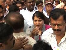 खंबाटा प्रकरणी अंजली दमानिया थेट \'मातोश्री\'वर, शिवसैनिकांशी बाचाबाची