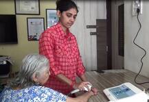 \'तिच्या\' जिद्द आणि मेहनतीला सलाम, अंधत्वावर मात करुन डॉक्टर!