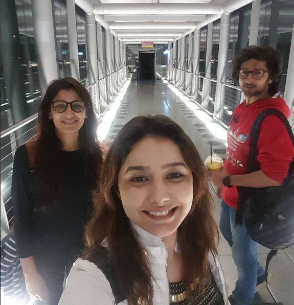 छोट्या पडद्यावरील कुमकुम भाग्य मालिकेती अभिनेत्री श्रृती झा मित्र आणि आपल्या बॉयफ्रेंडसोबत नववर्ष सेलिब्रेशन करण्यासाठी थायलंडला गेली होती. 